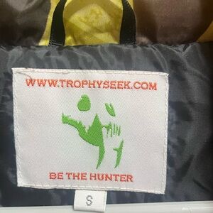 Trophy Seek Black and Green Jacket. Women’s size small. Excellent condition.